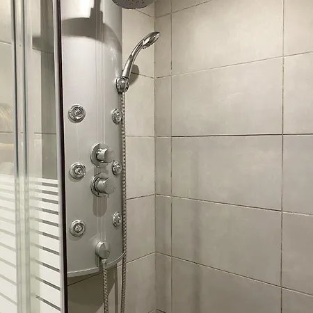 Antibes Bis 公寓 *